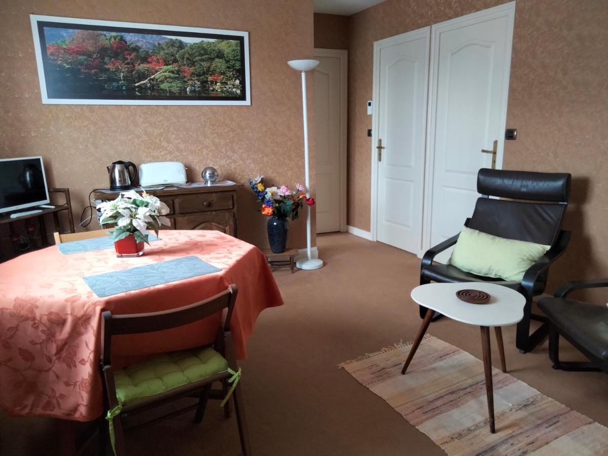 Chambre A Louer Chez L'Habitant Payre エクステリア 写真